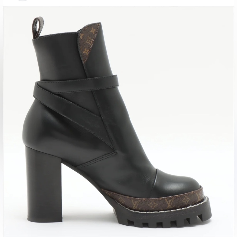 Louis Vuitton Star trail boots never worn